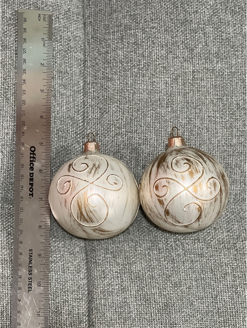 Set of 2 Vintage Style White and Gold Christmas Ornaments